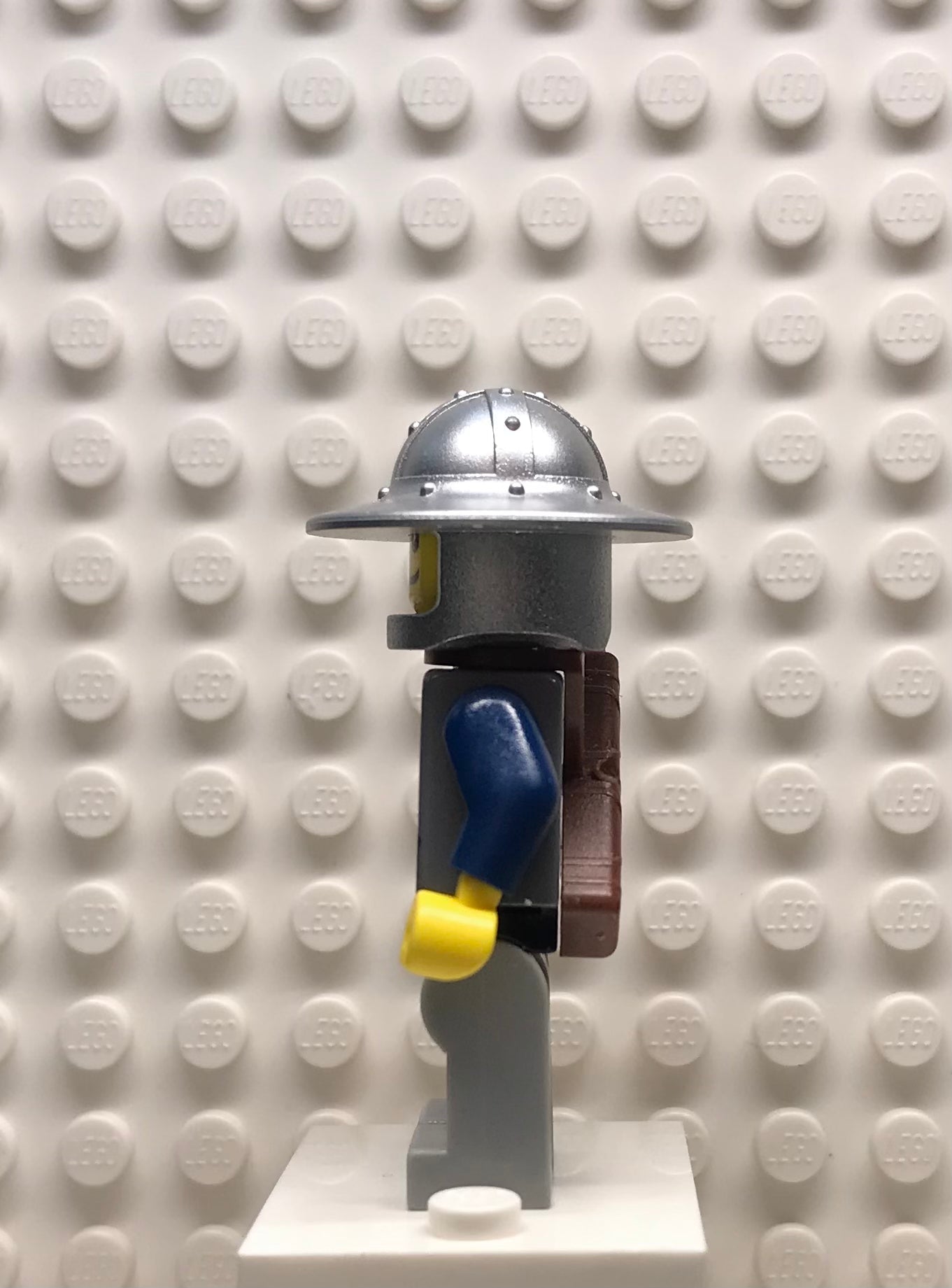 Fantasy Era, Crown Knight Scale Mail with Chest Strap, Helmet with Broad Brim, Dual Sided Head, Quiver, cas374