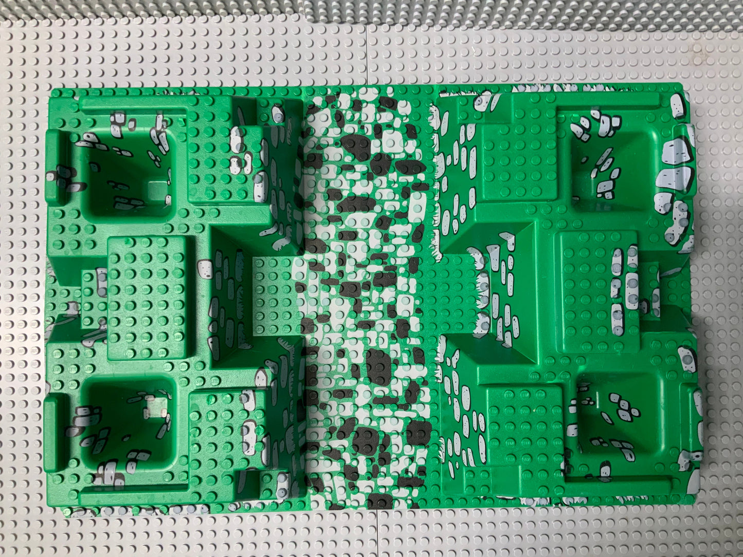 32x48 Raised Baseplate with 4 Corner Pits & Rock Path, Part# 30271px2
