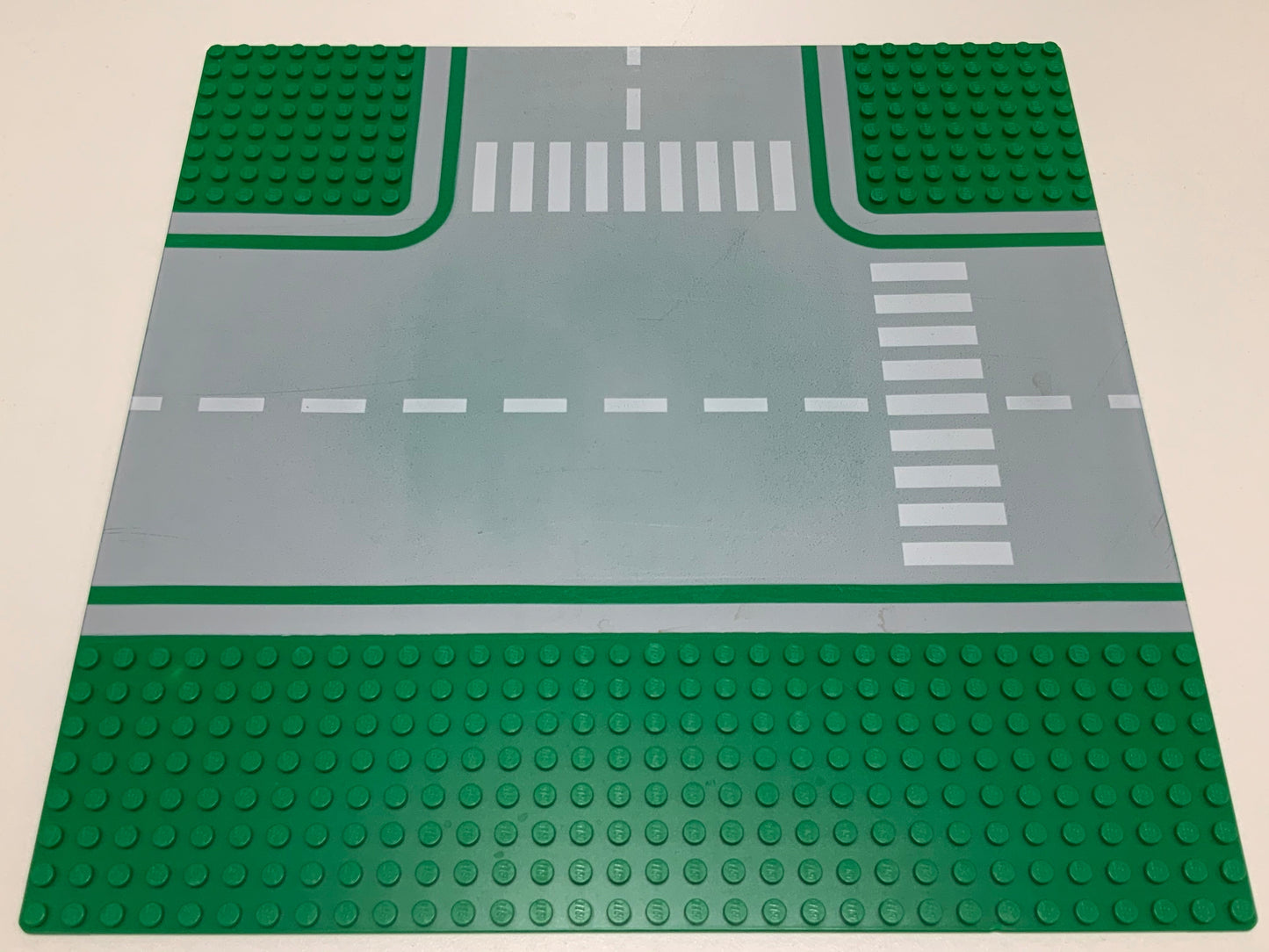 32x32 Road Baseplate 8-Stud T Intersection with Road Pattern, Part# 612p01