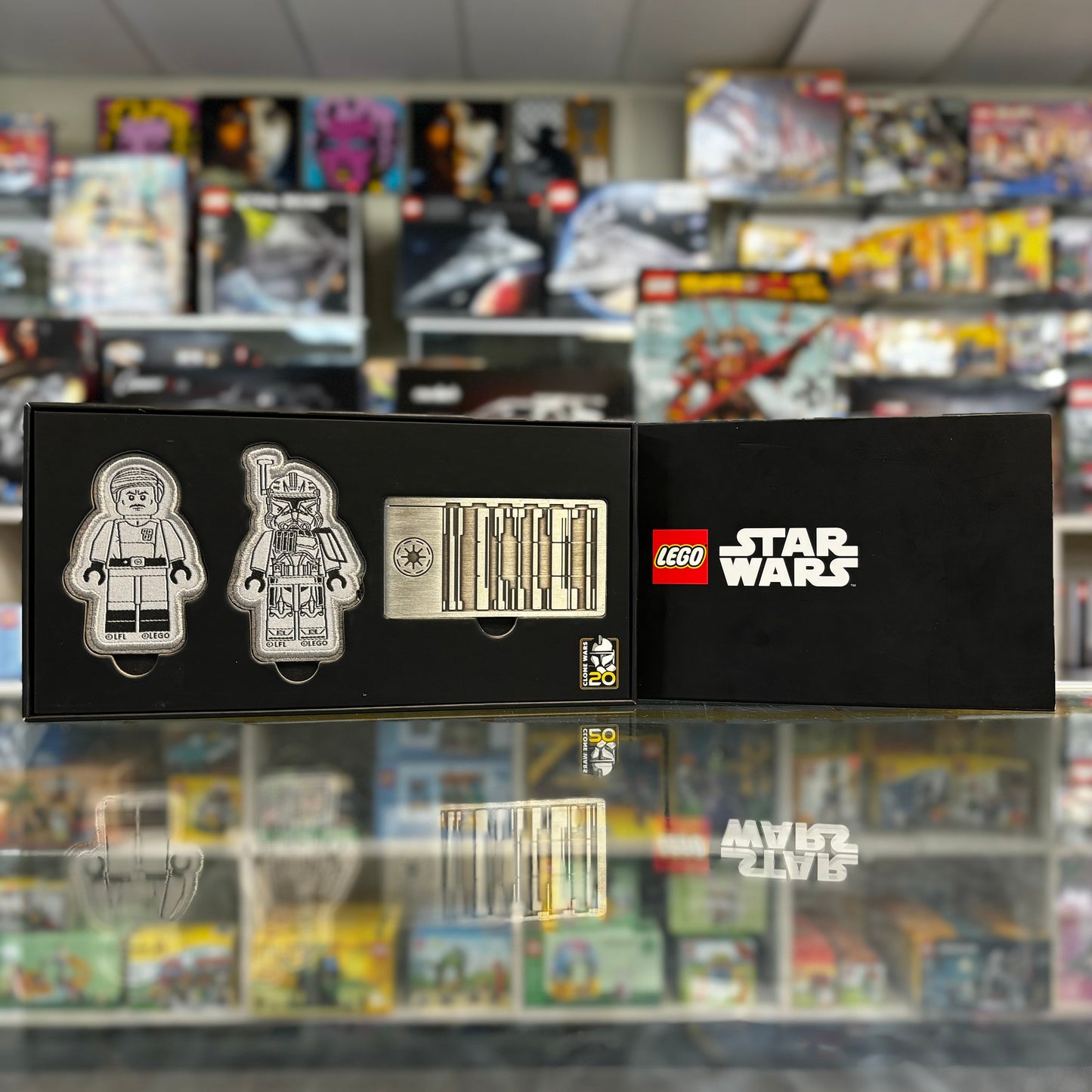 Credit, Star Wars Metal Republic Credit with 2 Minifigure Patches - Clone Wars Collectable - 5008162
