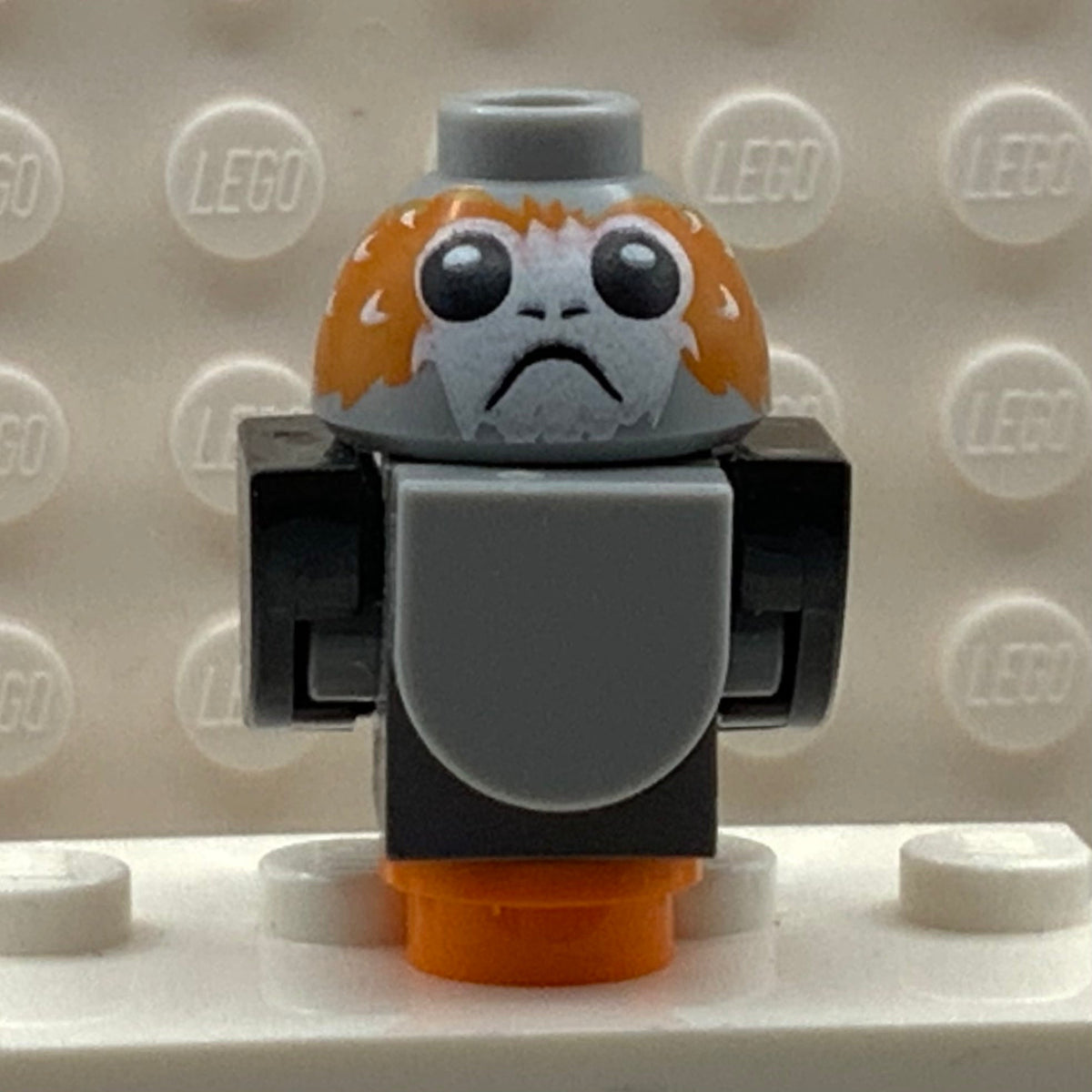 Porg - Black Wings and Tail, High Raised Feathers between Eyes, Porg01b