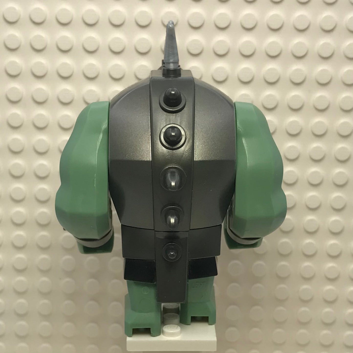 Fantasy Era, Troll, Sand Green with Pearl Dark Gray Armor, 2 White Horns and 3 Pearl Light Gray Horns, cas376