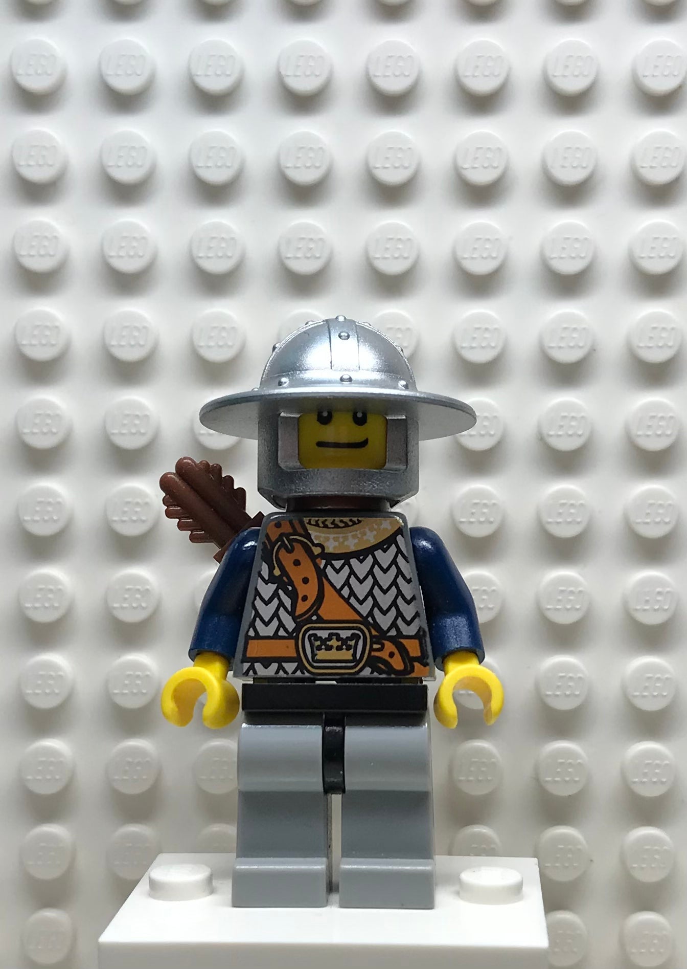 Fantasy Era, Crown Knight Scale Mail with Chest Strap, Helmet with Broad Brim, Dual Sided Head, Quiver, cas374